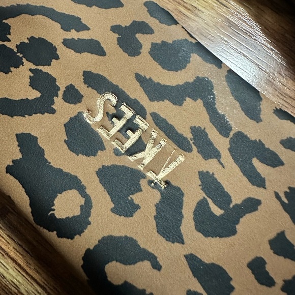 EUC Tkees Leopard Sandals Size 8 - Picture 6 of 8